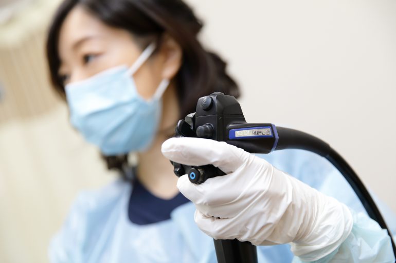 特徴2 女性医師が大腸カメラ検査を担当します